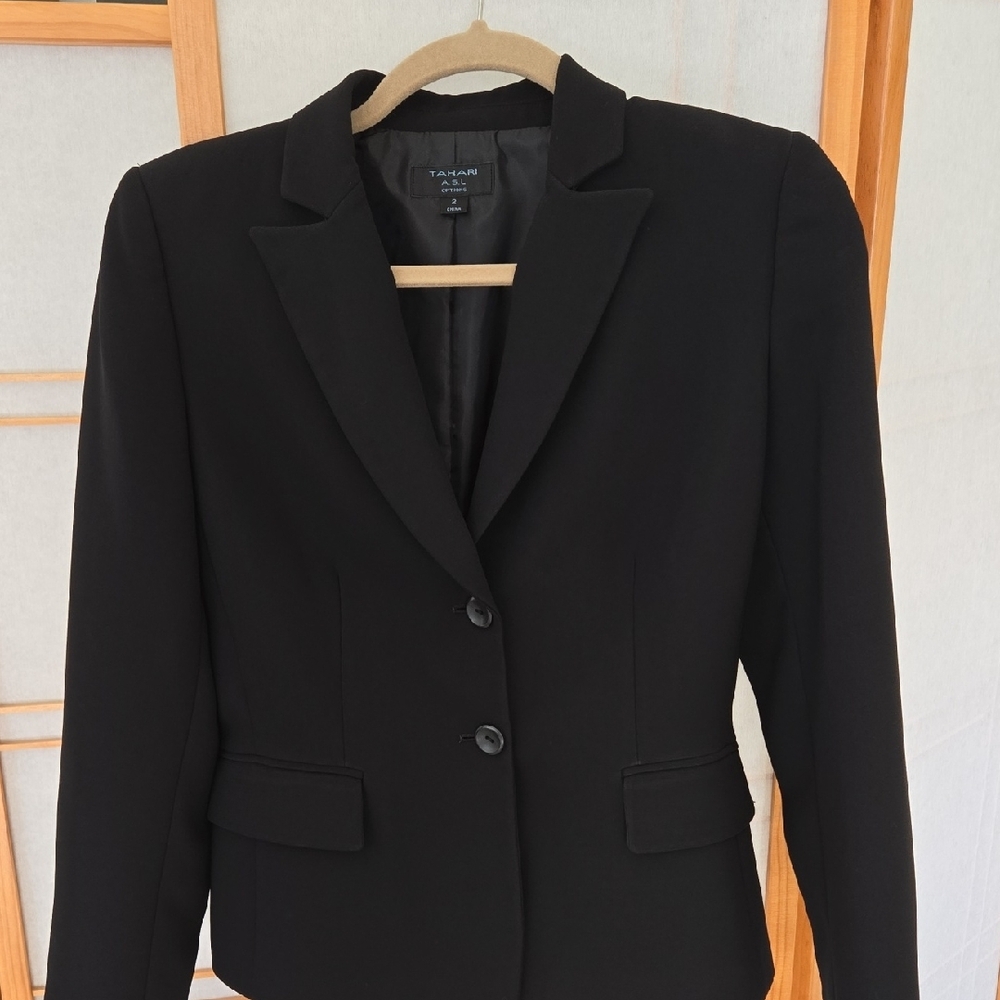 Tahari Fitted Black Blazer Tailored Size 2